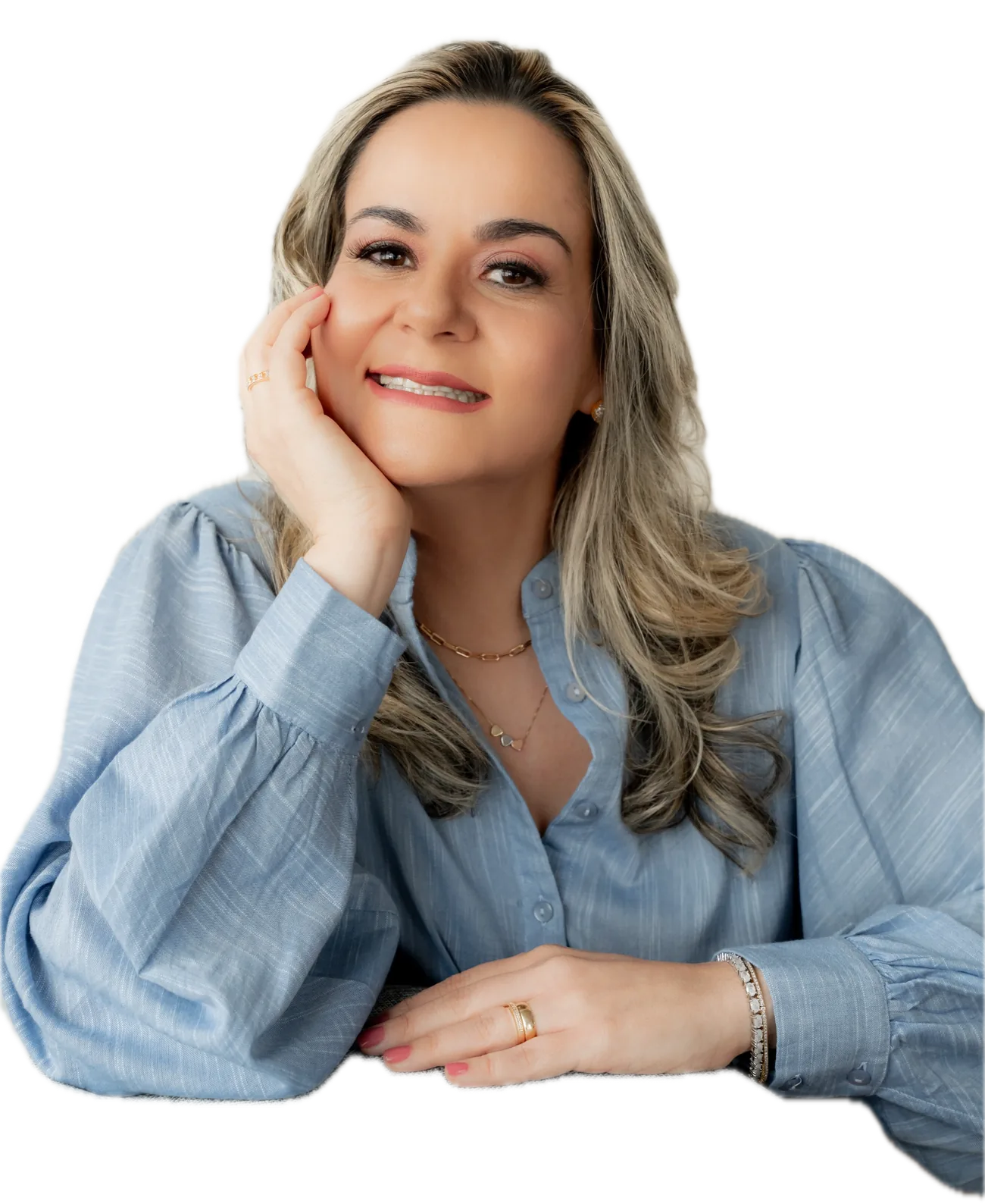 Dra. Kamilla Tonini sorrindo, de blusa azul